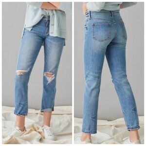 Anthropologie Pilcro Distressed slim boyfriend jeans Size 25 Lightwash Holey